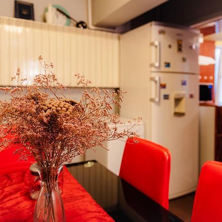 Comfy Apartment With Private Parking And Netflix Bucharest Luaran gambar