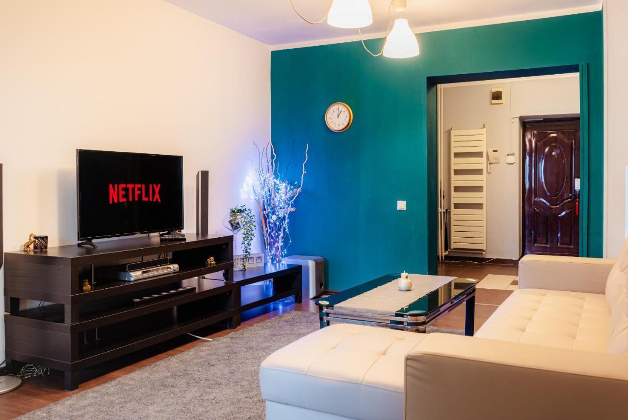 Comfy Apartment With Private Parking And Netflix Bucharest Luaran gambar