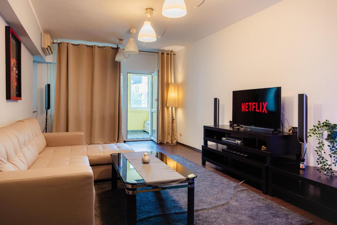 Comfy Apartment With Private Parking And Netflix Bucharest Luaran gambar
