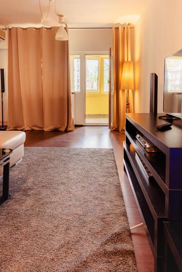 Comfy Apartment With Private Parking And Netflix Bucharest Luaran gambar