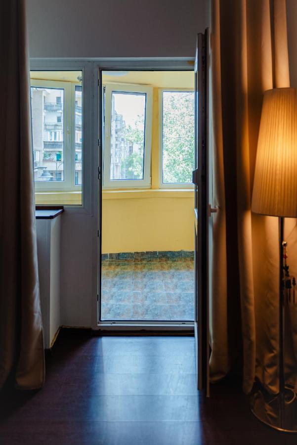 Comfy Apartment With Private Parking And Netflix Bucharest Luaran gambar
