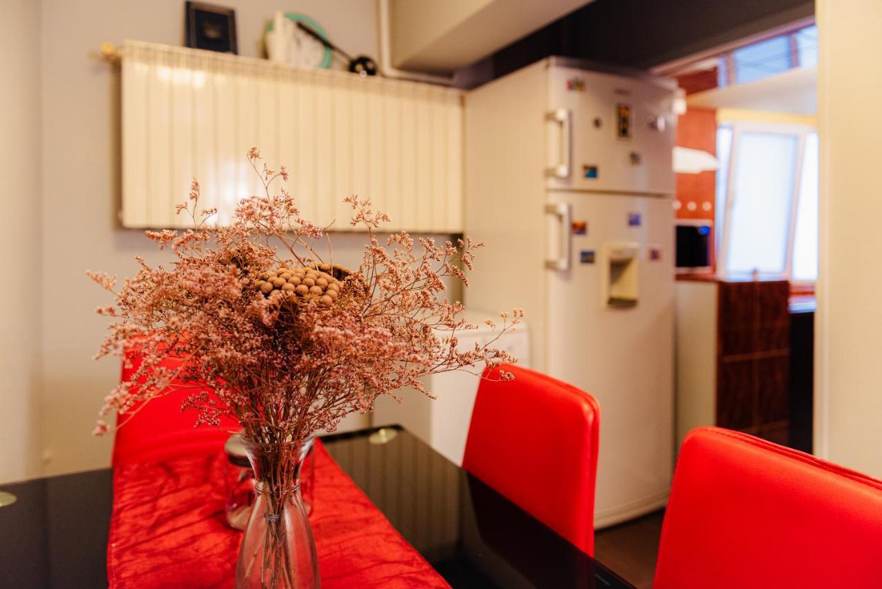 Comfy Apartment With Private Parking And Netflix Bucharest Luaran gambar
