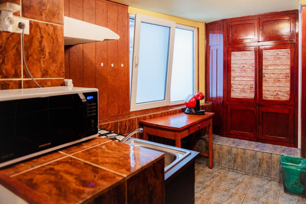 Comfy Apartment With Private Parking And Netflix Bucharest Luaran gambar