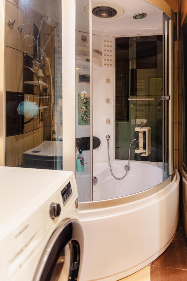 Comfy Apartment With Private Parking And Netflix Bucharest Luaran gambar