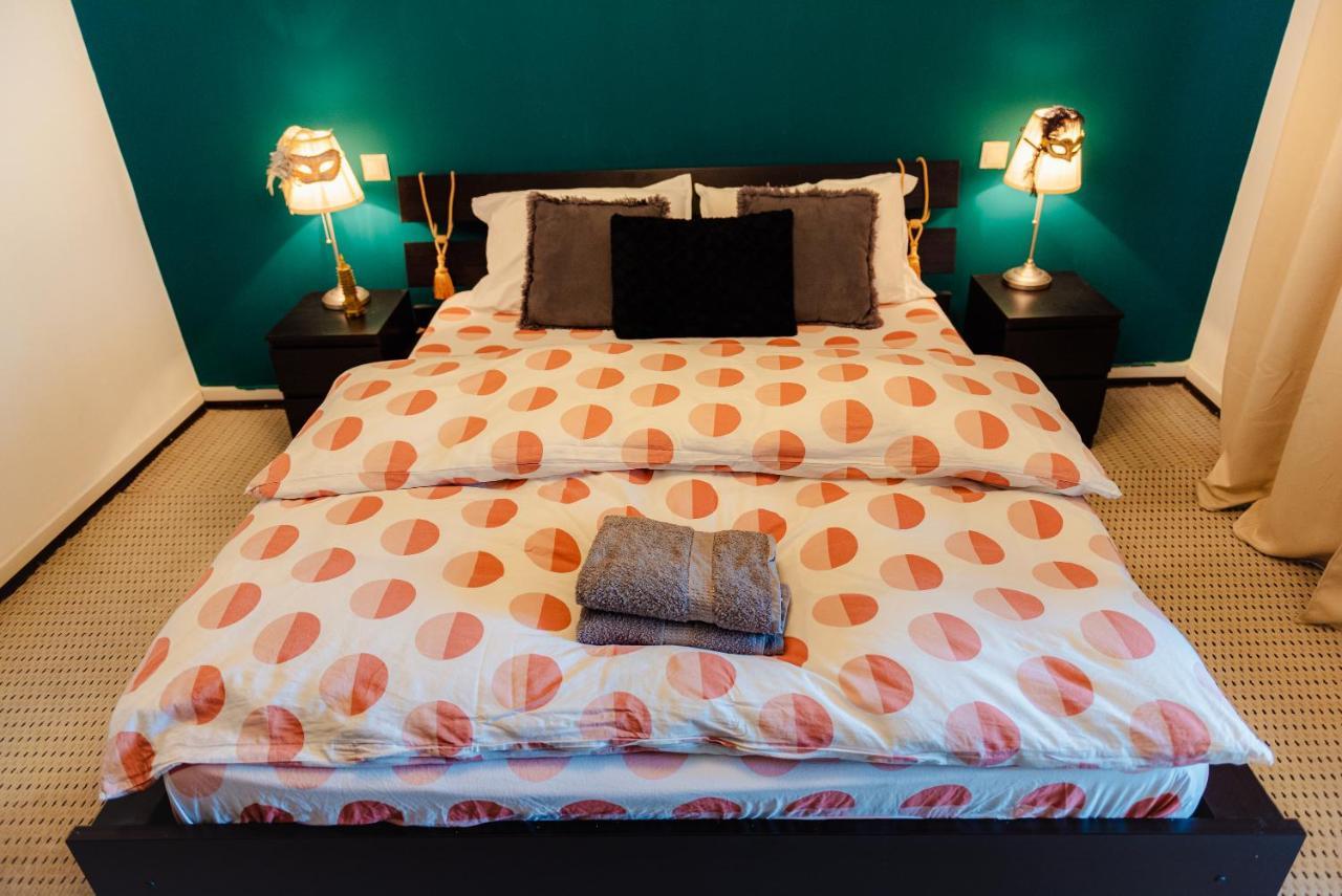 Comfy Apartment With Private Parking And Netflix Bucharest Luaran gambar