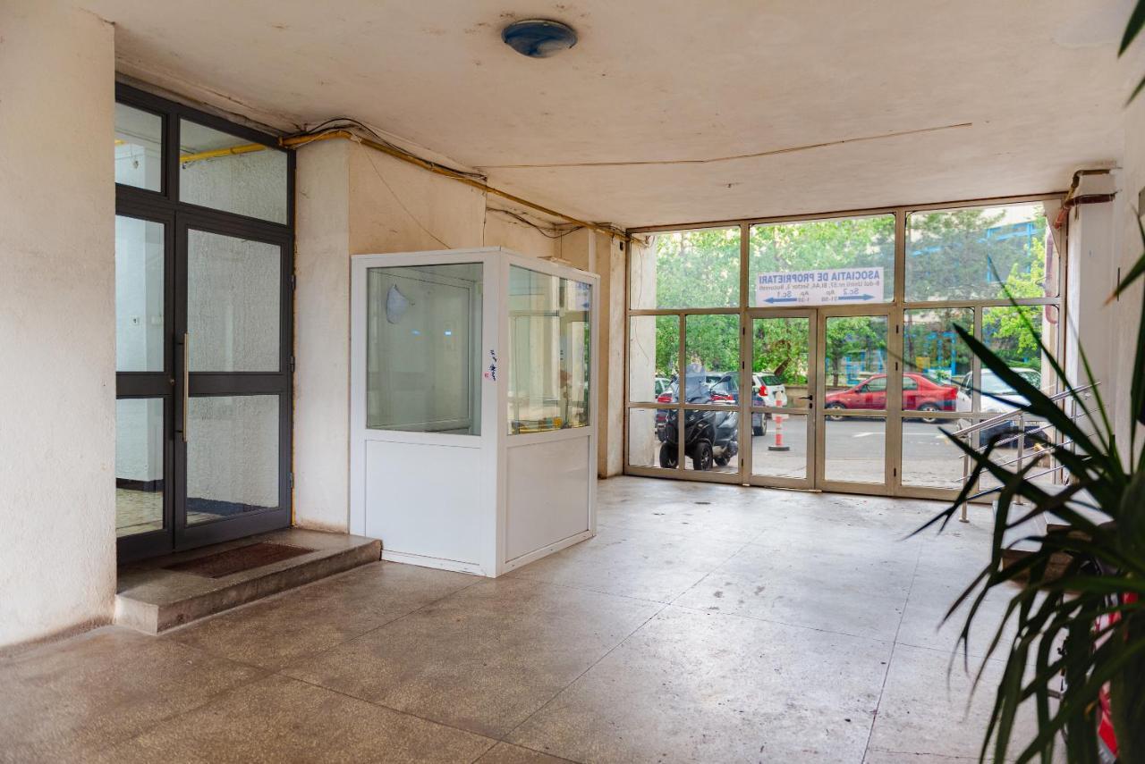 Comfy Apartment With Private Parking And Netflix Bucharest Luaran gambar