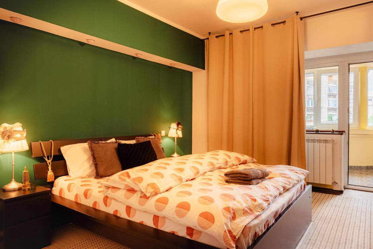 Comfy Apartment With Private Parking And Netflix Bucharest Luaran gambar