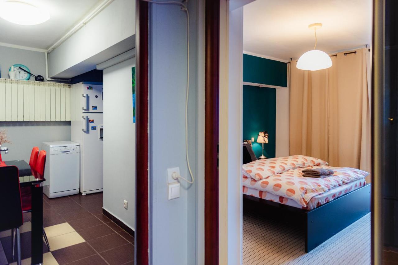 Comfy Apartment With Private Parking And Netflix Bucharest Luaran gambar
