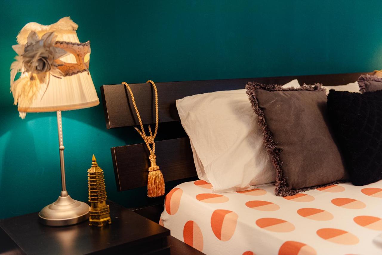 Comfy Apartment With Private Parking And Netflix Bucharest Luaran gambar