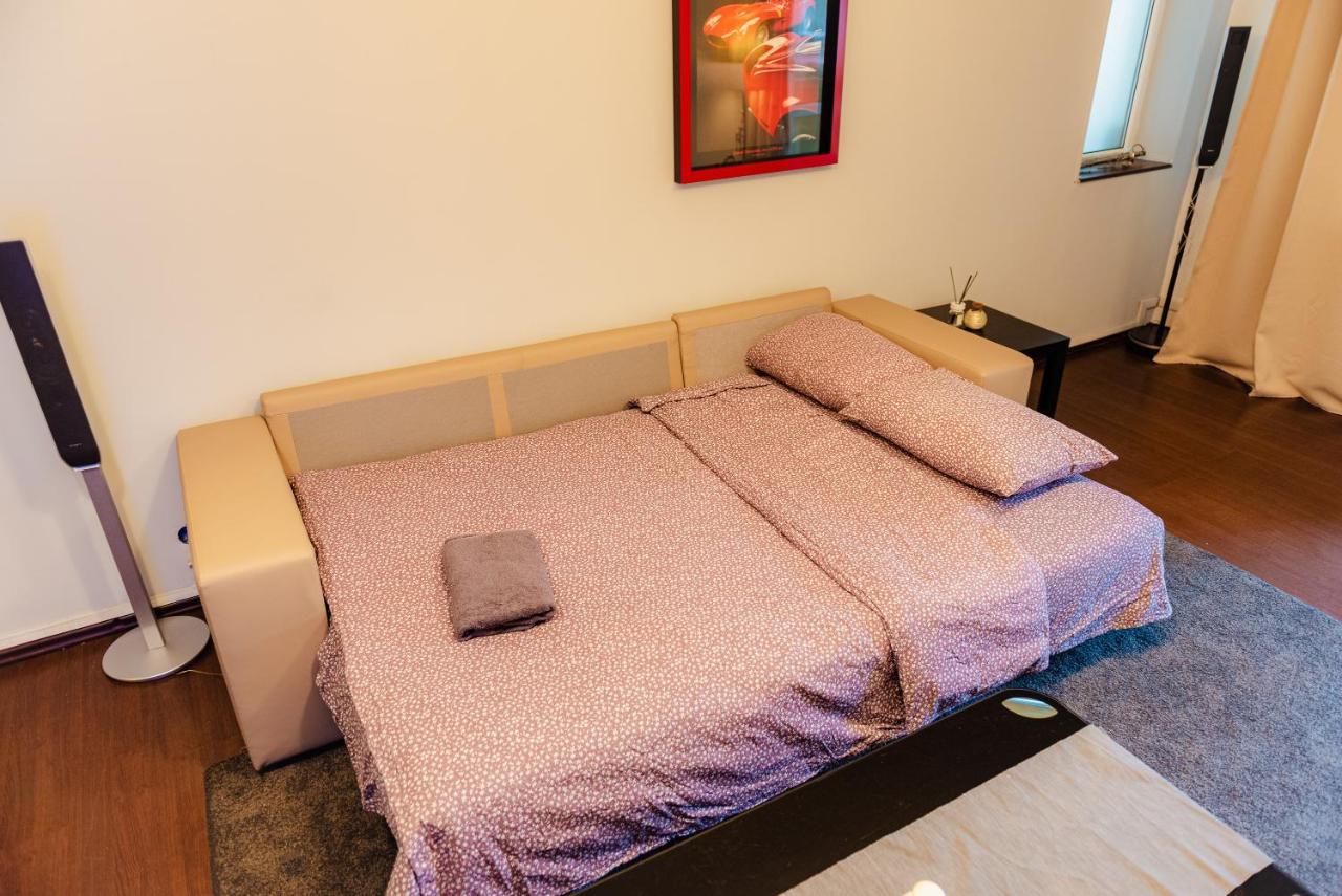 Comfy Apartment With Private Parking And Netflix Bucharest Luaran gambar