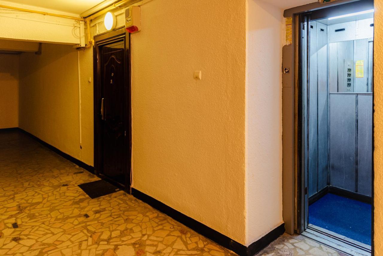 Comfy Apartment With Private Parking And Netflix Bucharest Luaran gambar